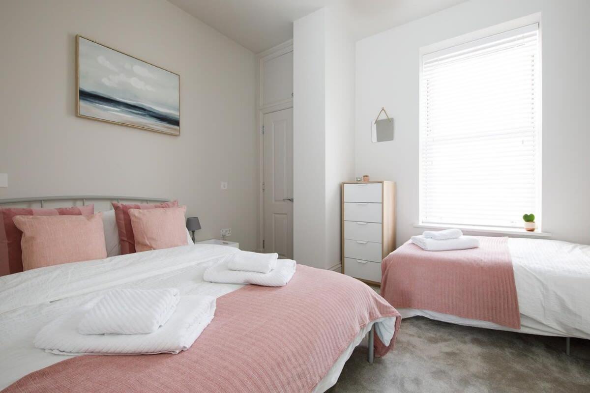 Panoramic Sea Views In Beachfront Apt W Balcony Bognor Regis Bagian luar foto