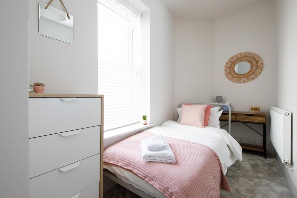 Panoramic Sea Views In Beachfront Apt W Balcony Bognor Regis Bagian luar foto